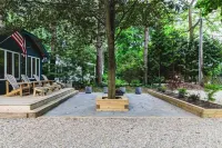 Charming Lake Cottage - 3 Bedrooms, Hot Tub, Sauna, Large Yard