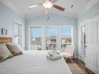 Spacious 5 bedroom 5 bath House with pool and direct access to the beach. - 4-Star