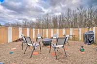 Private Hot Tub & Fireplace: Poconos Home! - que admiten mascotas