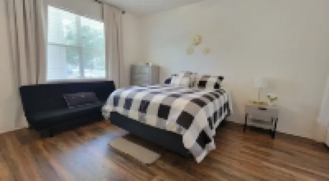 Pet-Friendly 2BR Condo Next to North Florida Hospital