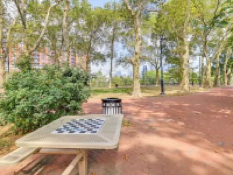 เดินไปสวนสาธารณะฮัดสันริเวอร์: อพาร์ตเมนต์ปรับปรุงใหม่ โรงแรมในโฮโบเคน