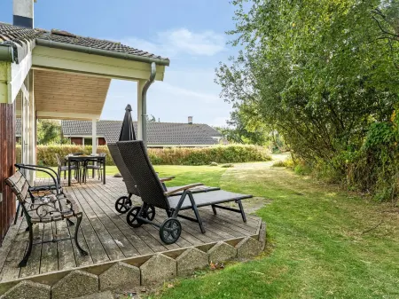 "Thala" - 35m from the sea Отели в г. Dannemare