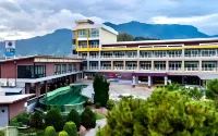 Breeze Hill Hotel