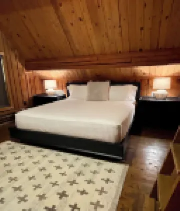 “The Honeymooner” A quaint lil cabin in the woods at Tannenbaum!