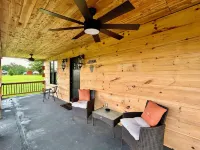 Cozy Cabin Escape • Sleeps 6 • Games • 65” TV