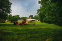 Lakehouse HOT TUB 8 Miles TO Downtown ON 60 Acres