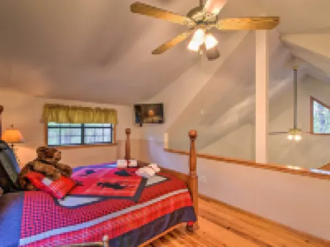 Modern Cabin w/ Deck in the Blue Ridge Mountains! Hotels in Union County