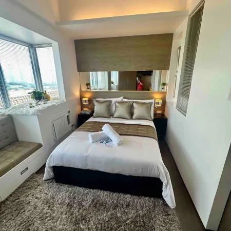 Luxurious Studio in McKinley Hill with City View