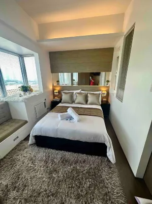 Luxurious Studio in McKinley Hill with City View - Hot Tub