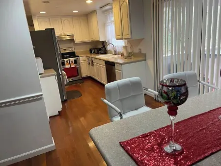 6BDS HANDS&HEART EXTENDED , LUXURIOUS 6BDR 2.5 BTH Отели в г. Колсвилл