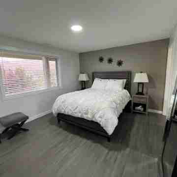 20 Klm from SilverStar in Vernon with Private Hot Tub Rooms