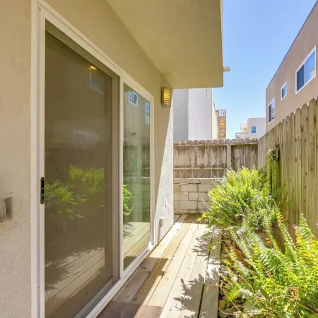 Sleek Oxnard Townhouse w/ Balconies: Walk to Beach