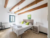 Mansion in St Marti with Vineyards & Garden  호텔