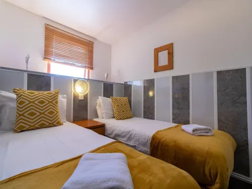 OYO Bentleys Hotel Deluxe Twin Studio