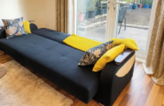 Modern 3 Bedroom Home, Free Parking, Garden, Sleeps 7