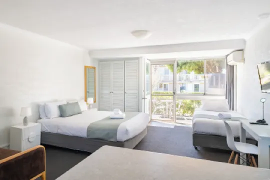 Bathurst Studio Apartments