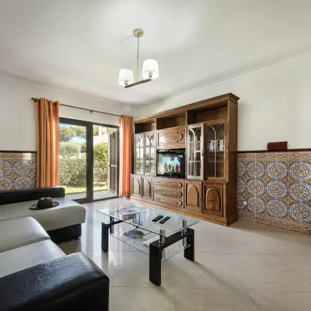 Residential Cul-De-Sac Walking Distance to Centre, Private Pool, Free AC & Wifi