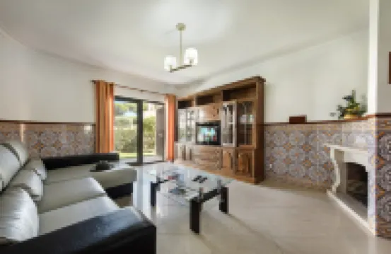 Residential Cul-De-Sac Walking Distance to Centre, Private Pool, Free AC & Wifi