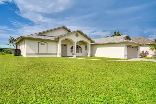 Villa Sol Mate - Waterfront Cape Coral Home! - Parkering