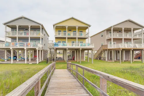 Beachfront Texas Retreat - 2 Decks, Patio and Views! - WiFi