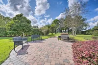 10 Mi to Disney + Heated Pool: Florida Abode! - parking