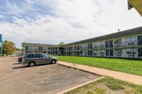 Home 6 Motel Hotels in Topeka