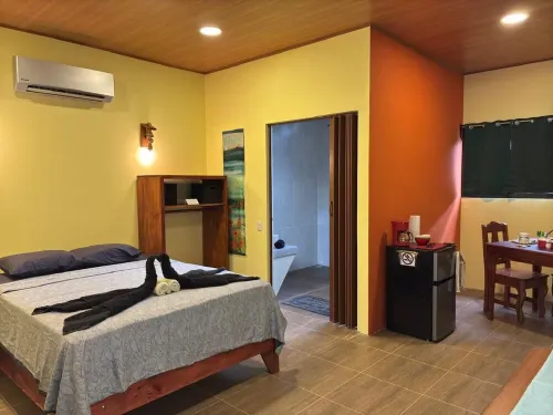 Cabin Willy's Fish Camp Cabin Sleeps 2 walk to Markets, Trails, Beach & Eatery's