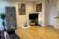 House - Sleeps 2 - Patio - Parking