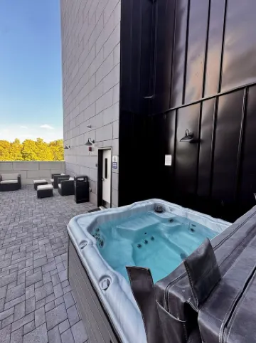 Perfect location!  Cozy 2-bdrm condo w/ ample living space right off of Mass St