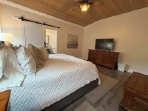 Ocean Views - Comfy Family Home Sleeps up to 10 - Hideaways Beach Club
