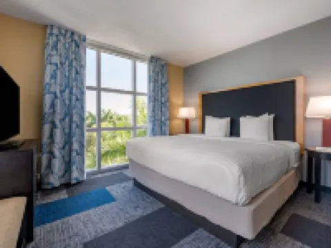 カンブリア ホテル & スイーツ フォート ローダデール エアポート サウス & クルーズ ポート デイニアのホテル