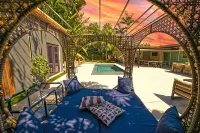 Resort Retreat: Heated Pool, BBQ & Sports Court