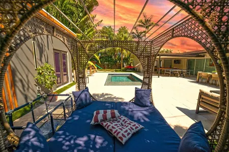 Resort Retreat: Heated Pool, BBQ & Sports Court