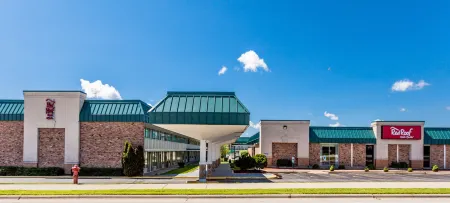Red Roof Inn & Suites DeKalb