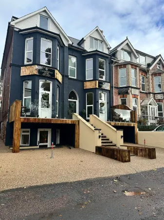 The Goodrington Sands- Apart Hotel Отели рядом с достопримечательностью «Splashdown Quaywest»