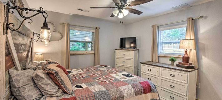 Hiawassee Getaway w/ Hot Tub, Deck & Lake Access! Hotele w: Towns County