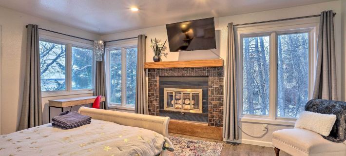 Coastal-View Apartment Near Downtown Anchorage! Hoteles en Anchorage