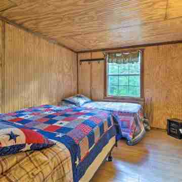 Cedar Falls Cabin Nestled by Honey Creek Rooms