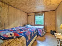 Cedar Falls Cabin Nestled by Honey Creek Hotels in Murray County