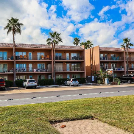 Beachview 206 Minium 2 Bedroom Condo by RedAwning
