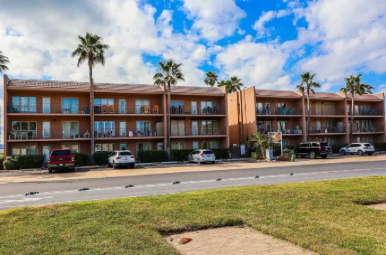 Beachview 206 Minium 2 Bedroom Condo by RedAwning