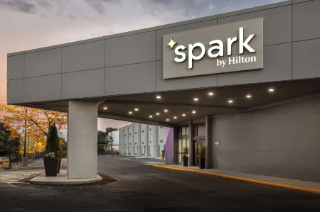 Spark by Hilton Toronto Airport Отели рядом с достопримечательностью «BAPS Shri Swaminarayan Mandir»