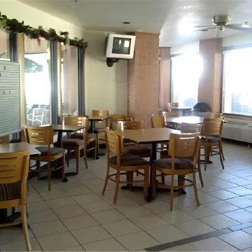 Econo Lodge Inn & Suites