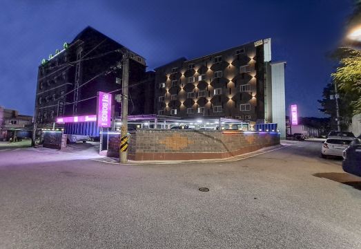 보보스 호텔 외관