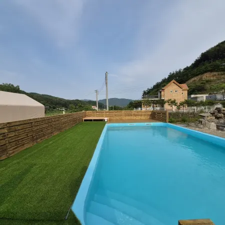 Gapyeong Rainbow Tourist Farm Pension & Glamping Отели рядом с достопримечательностью «Храм Тэвонса»