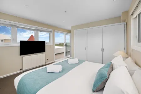 Deep Blue Hotel & Hot Springs Отели рядом с достопримечательностью «Уоррнамбул»