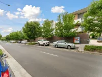 Tranquil 1-Bed Apartment with Courtyard, Pool, BBQ