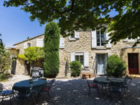 Roulotte Chez Manon en Luberon Hotels in Lagnes