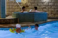 Cliffs Hotel - Pool