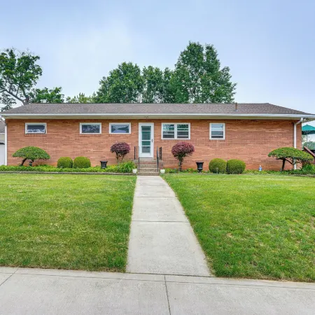 3 Mi to Pro Football Hall of Fame: Home w/ Yard!